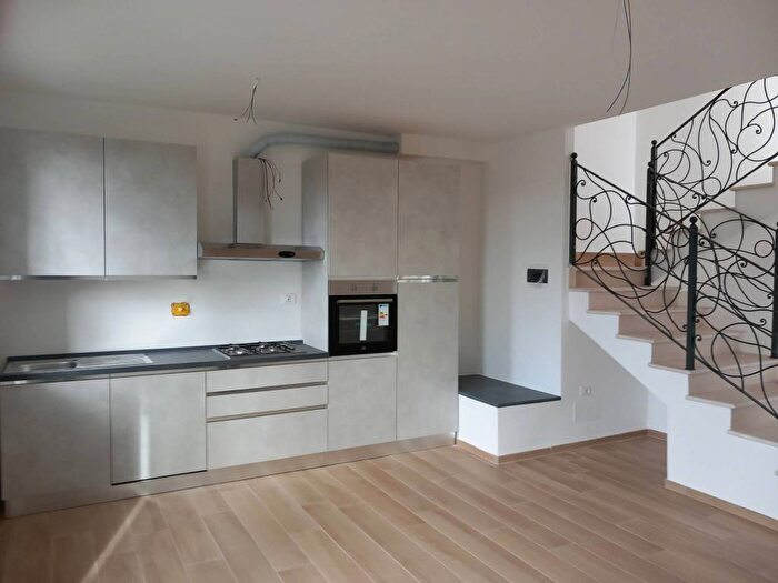 Casa con 6 locali in affitto in Aulla