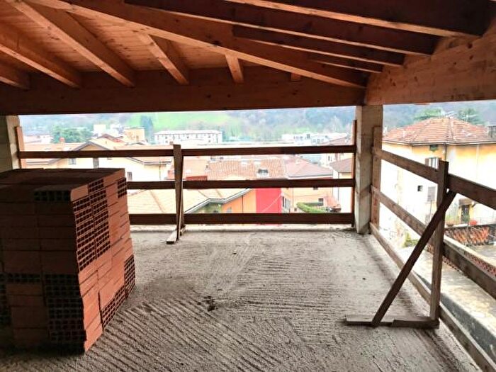 Appartamento con 6 locali in vendita in Via Roma, Fiorano Al Serio