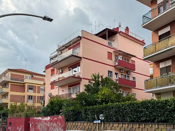 Appartamento quadrilocale in vendita in Via Edoardo Maragliano, Roma