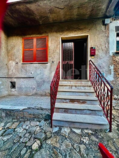 Appartamento con 5 locali in vendita in Via Arco dei Granari, Vejano