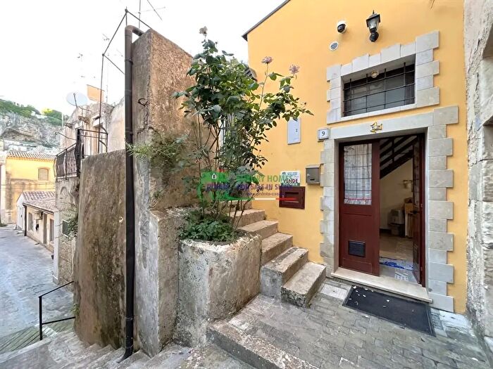 Casa trilocale in affitto in Vico Cappello, Modica