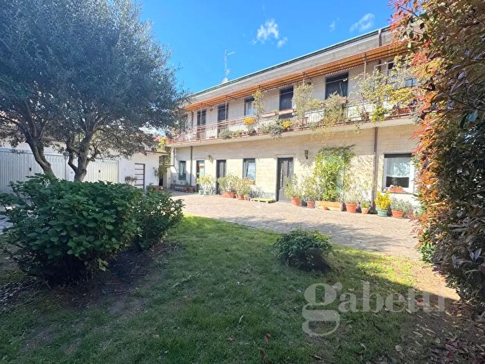 Casa con 5 locali in vendita in Via San Luigi Gonzaga, Busto Arsizio