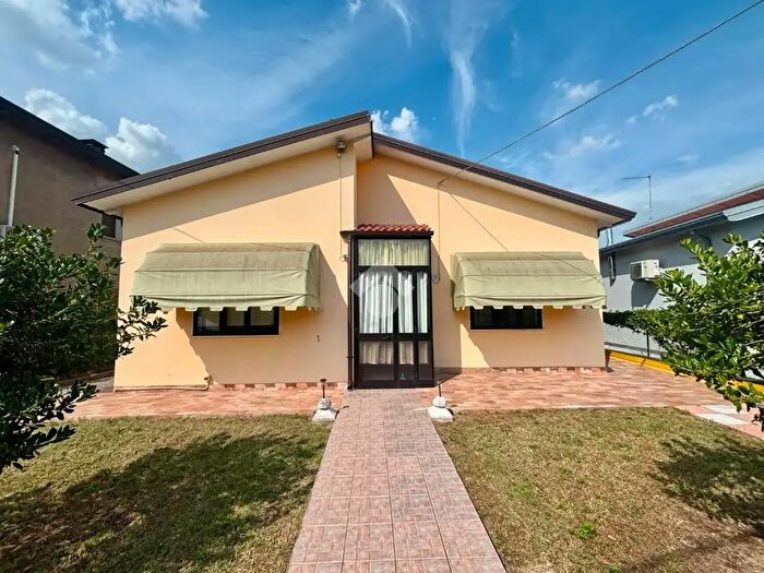 Casa trilocale in vendita in Via Fabio Filzi, Solesino