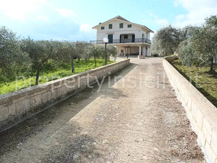 Casa con 5 locali in vendita in Noto