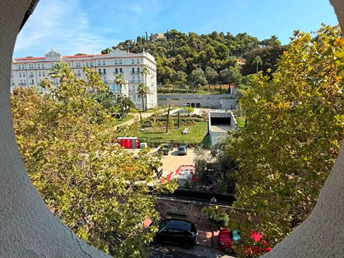 Appartamento trilocale in vendita in Via Romana, Bordighera