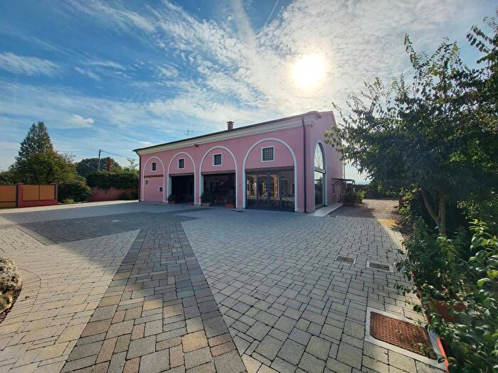 Appartamento bilocale in affitto in Via Carpaneda, Centro, Creazzo