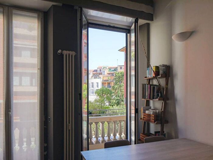 Appartamento trilocale in affitto in Via Spalato, Isola, Milano