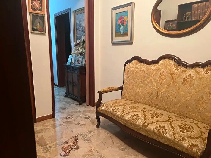 Appartamento trilocale in vendita in Via Guerra Carolippo, Piacenza