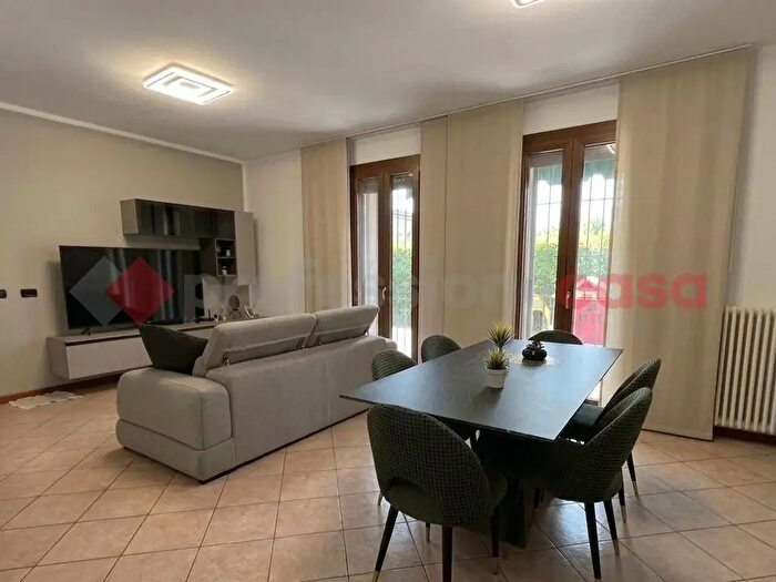 Appartamento trilocale in vendita in Via Roma Snc, Badia Polesine