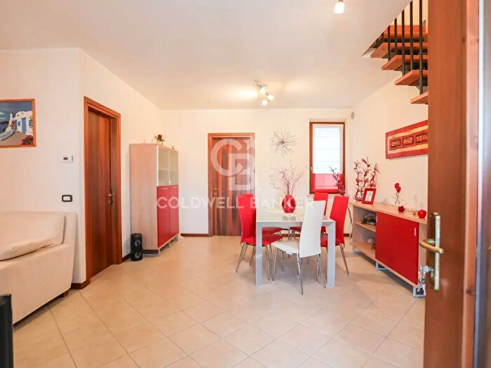 Appartamento con 5 locali in affitto in Via Giulio Cesare, Desenzano Del Garda