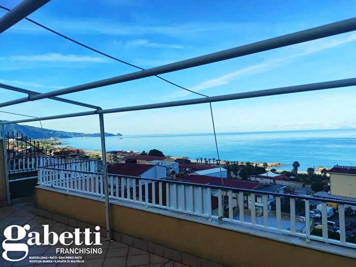 Appartamento trilocale in vendita in Via Nazionale, Piraino