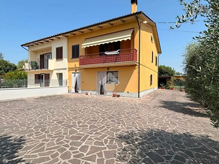 Casa con 6 locali in vendita in Viale Guglielmo Marconi, San Miniato