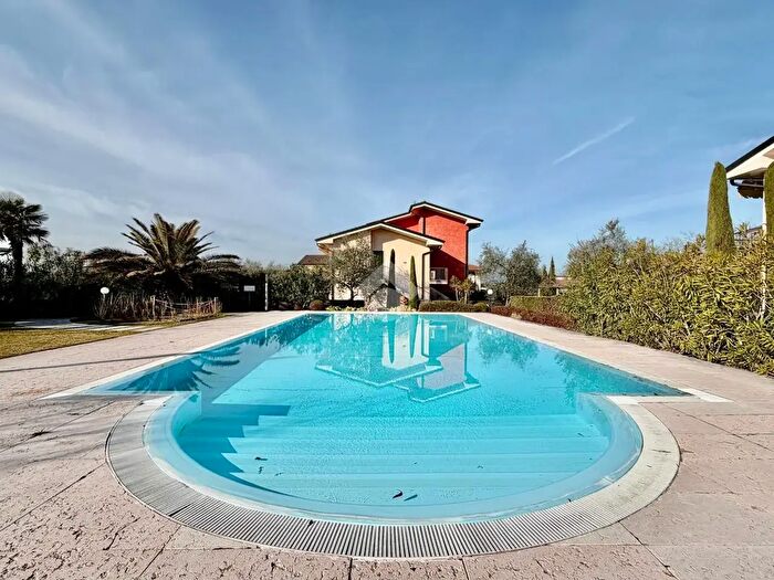 Appartamento trilocale in vendita in Lazise Via Paiari, Lazise