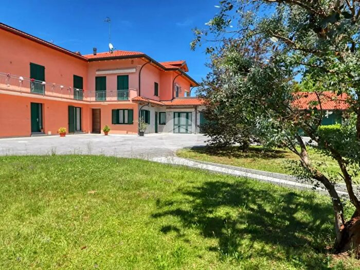 Appartamento trilocale in vendita in Via Stribiana, Carnago
