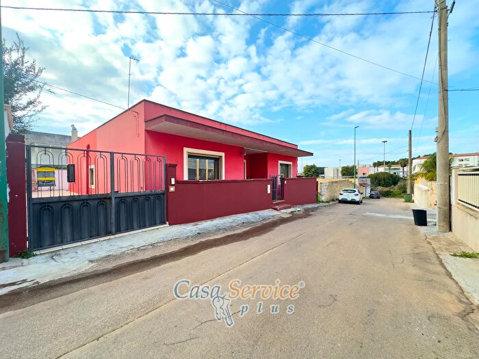 Casa quadrilocale in vendita in Via Madrid, Casarano