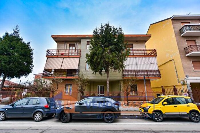 Appartamento trilocale in vendita in Strada Genova, Moncalieri