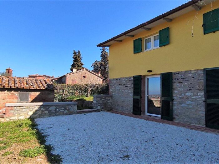 Appartamento quadrilocale in affitto in Via Madonna della Stella, Centro, Paciano