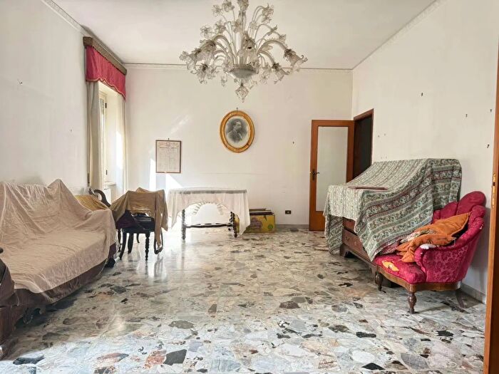 Appartamento con 6 locali in vendita in Via Giovanni Palatucci, Cosenza