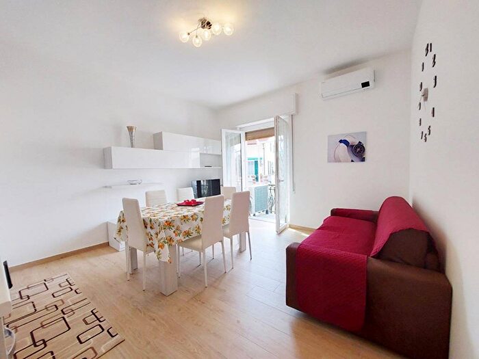 Appartamento trilocale in affitto in Via Viglieri, Borghetto Santo Spirito