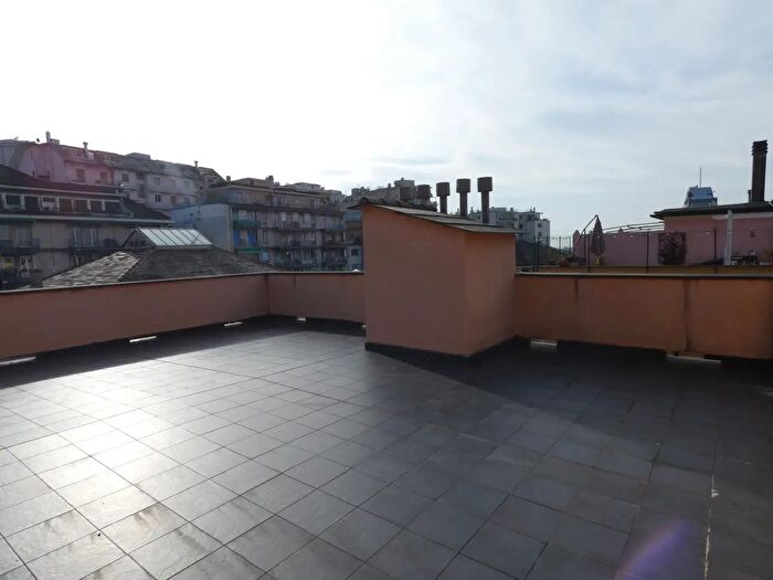 Appartamento con 8 locali in vendita in Via Felice Romani, Genova