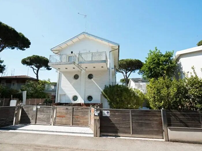 Casa con 6 locali in vendita in Ariosto SNC, Cervia