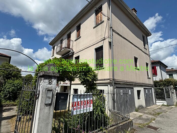 Casa quadrilocale in vendita in Via Torre Belfredo, Venezia