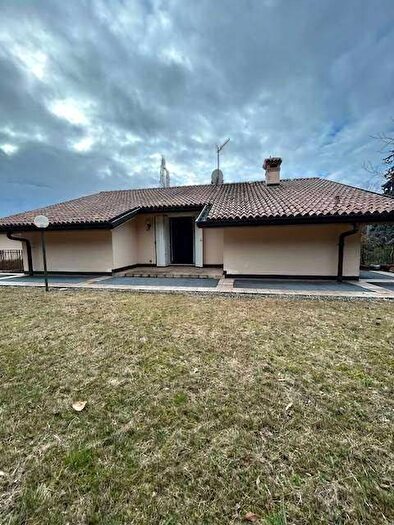 Casa con 6 locali in affitto in VIA MONTELLO, Montello, Varese