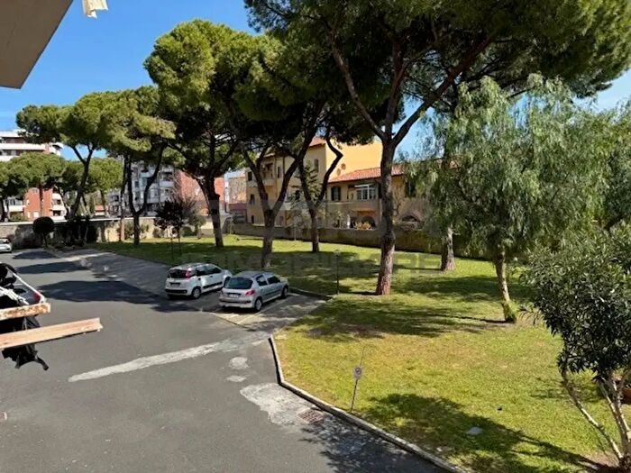 Appartamento quadrilocale in vendita in Via della Bastia, Livorno