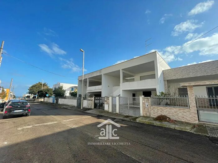 Casa quadrilocale in vendita in Via dei Mille, Melendugno