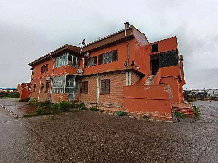 Casa con 10 locali in vendita in Via della Rinascita, Cagliari