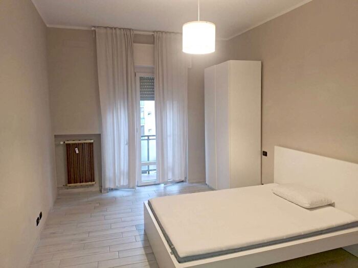 Appartamento trilocale in affitto in Via Barbaresco, Italia, Torino
