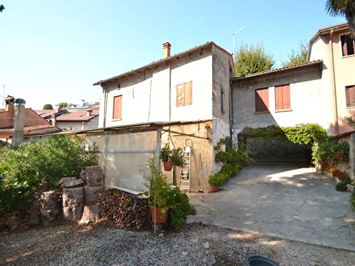 Casa con 5 locali in vendita in Via Poggian, Creazzo