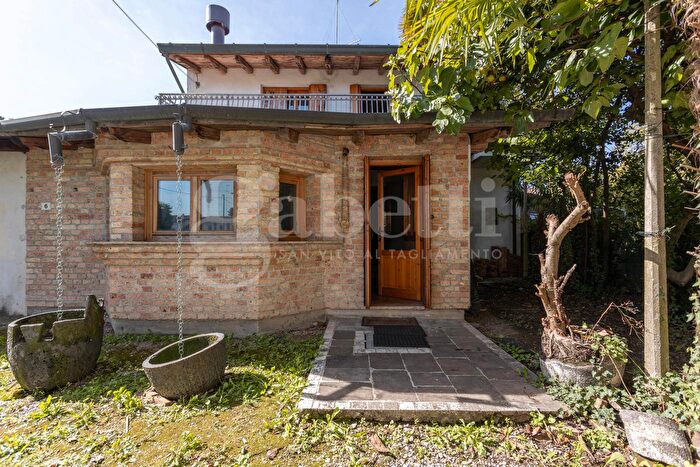 Casa con 6 locali in vendita in Via Pasubio, Chions