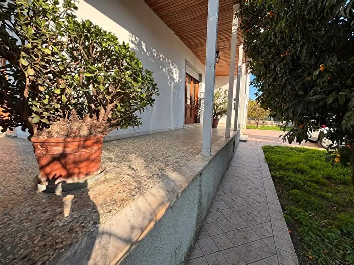 Casa con 7 locali in vendita in S Leonardo, Massa