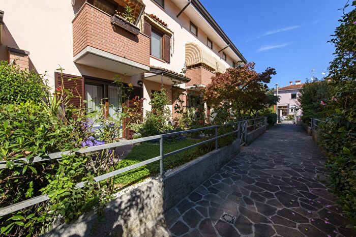 Casa con 7 locali in vendita in Gorizia Via Teobaldo Ciconi, Gorizia