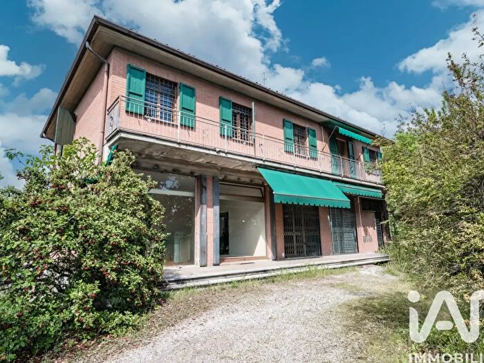 Casa con 9 locali in vendita in Via Modena, Ferrara