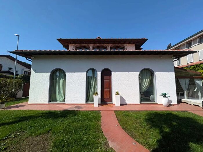 Casa con 5 locali in vendita in Via Maroncelli, Viareggio
