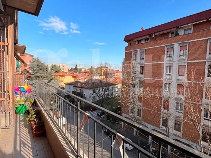 Appartamento trilocale in vendita in Via Cardinale Gil De Albornoz, Bologna