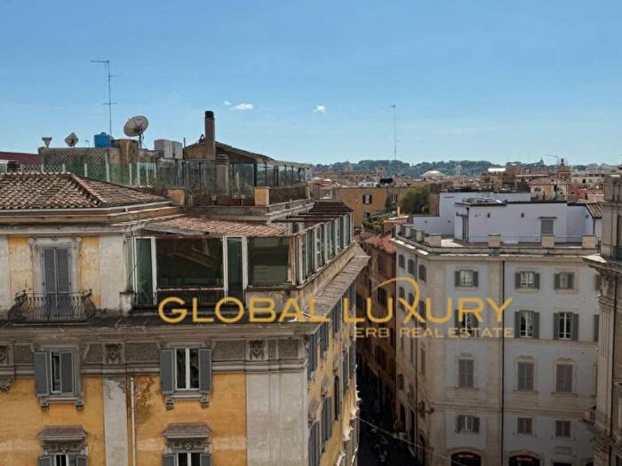 Appartamento trilocale in affitto in Barberini, Roma