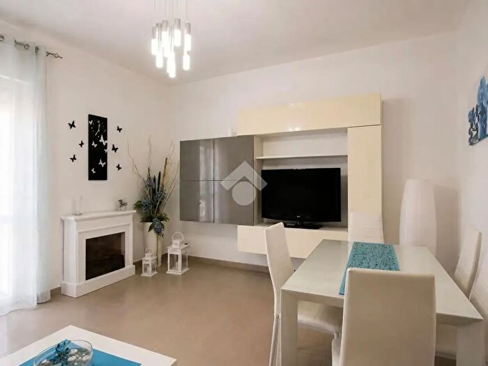 Appartamento trilocale in vendita in Via Rudiae, Lecce