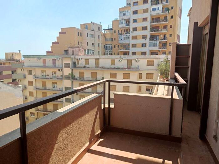 Appartamento trilocale in affitto in Via Catania, Politeama Ruggiero Settimo, Palermo