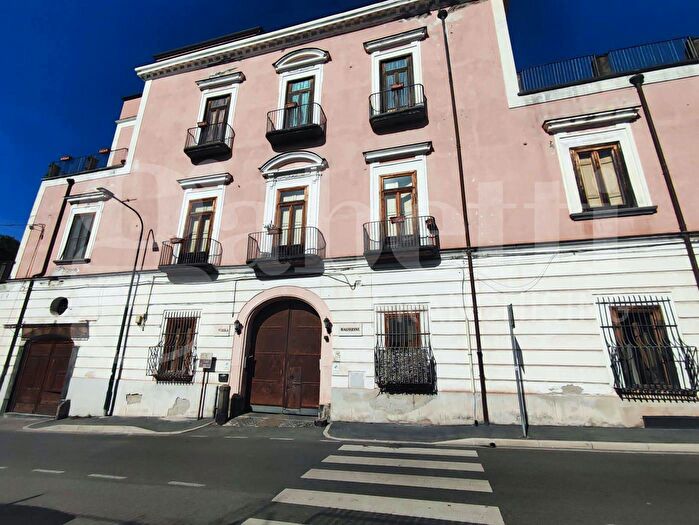 Appartamento con 8 locali in vendita in Via Dalbono, Portici