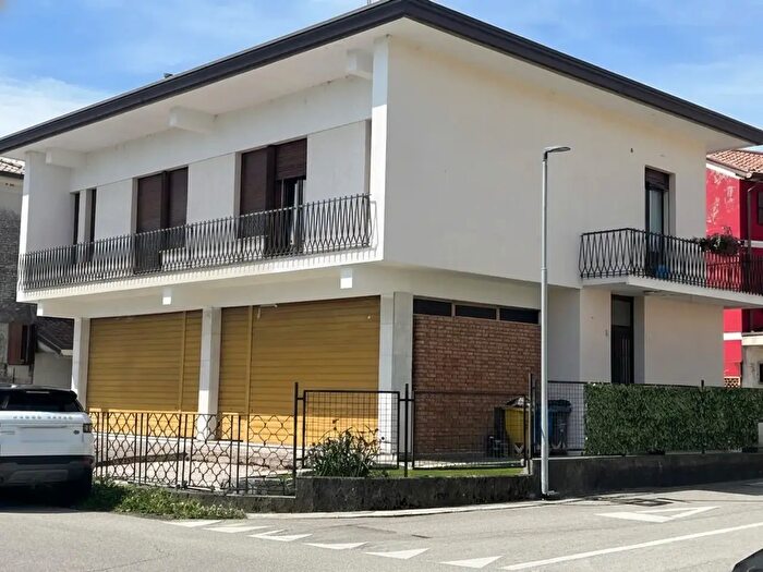 Casa quadrilocale in vendita in Via Roma, Nervesa Della Battaglia