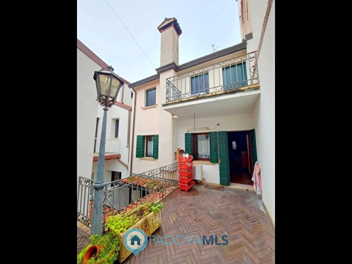 Casa trilocale in vendita in Via Savonarola, Padova