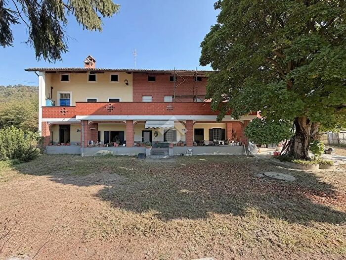 Casa con 10 locali in vendita in Via Ivrea, Borgomasino