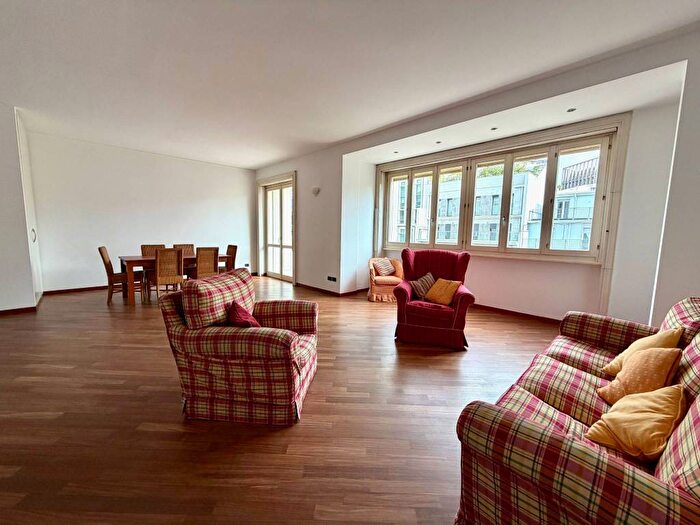 Appartamento con 5 locali in affitto in Via Ruggero Boscovich, Centrale, Milano
