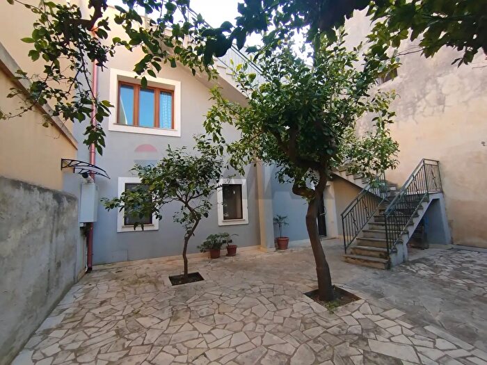 Casa con 5 locali in vendita in Via dei Mille, Noto