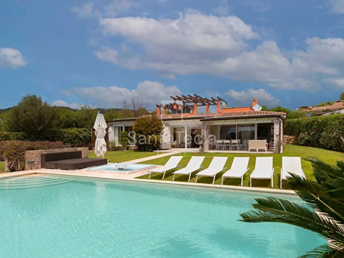 Casa con 8 locali in vendita in Via Grecale, Domus de Maria