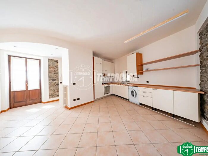 Appartamento trilocale in vendita in Via Sempione, Meina
