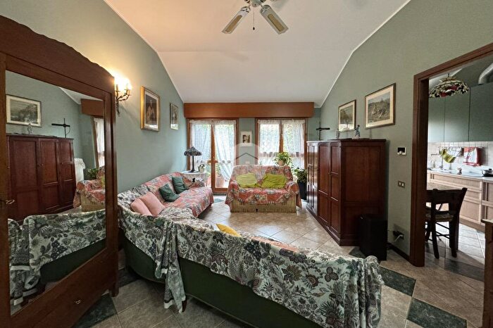 Appartamento trilocale in vendita in Via Pietro Ghidoli, Vittuone